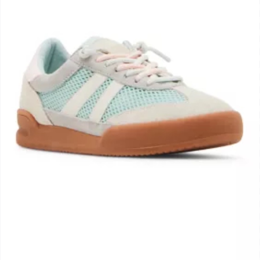 Steve Madden Pastel Mint, Pink & Beige Retro Runners